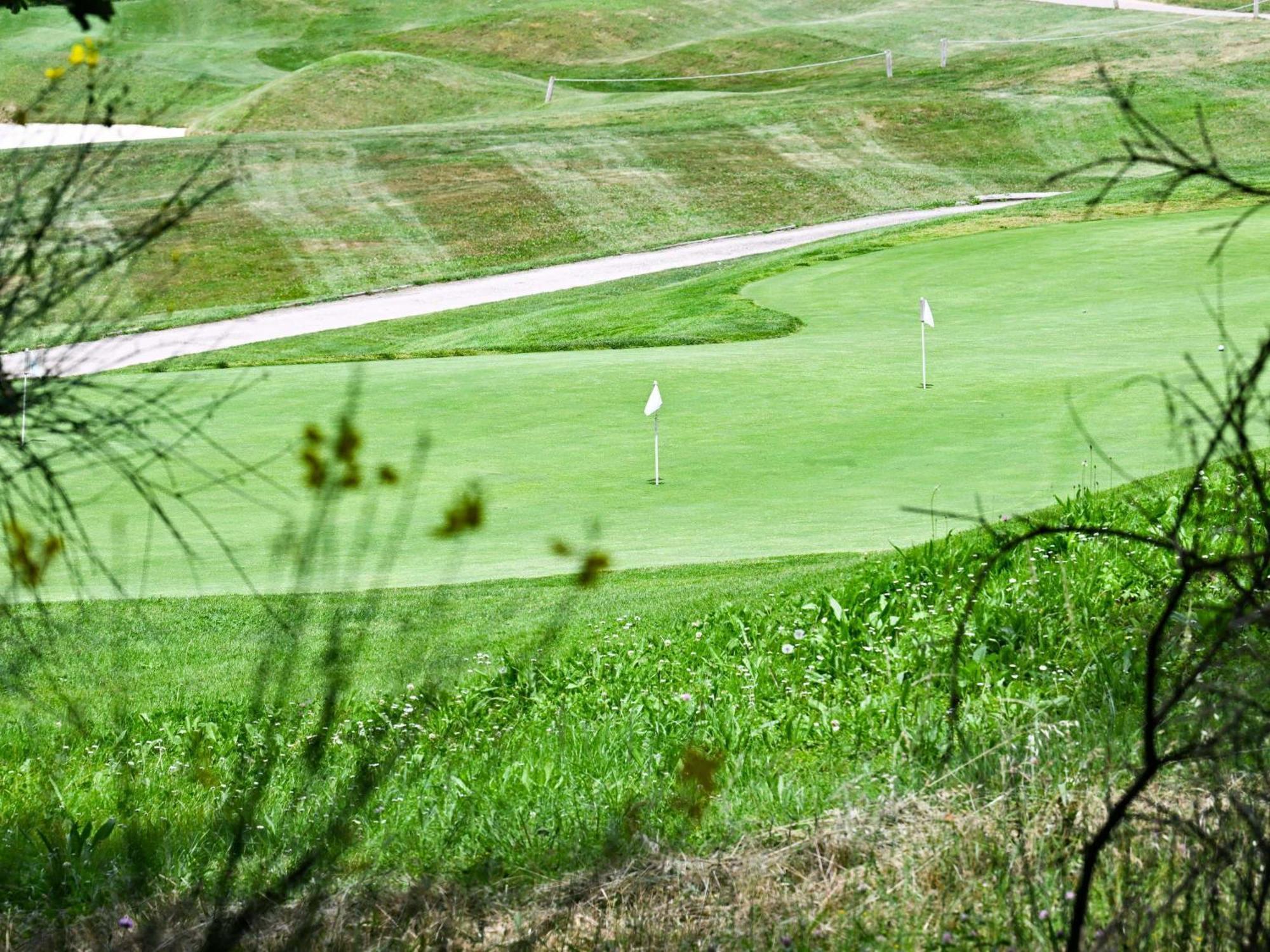 Mercure Brignoles Golf De Barbaroux & Spa Exterior foto
