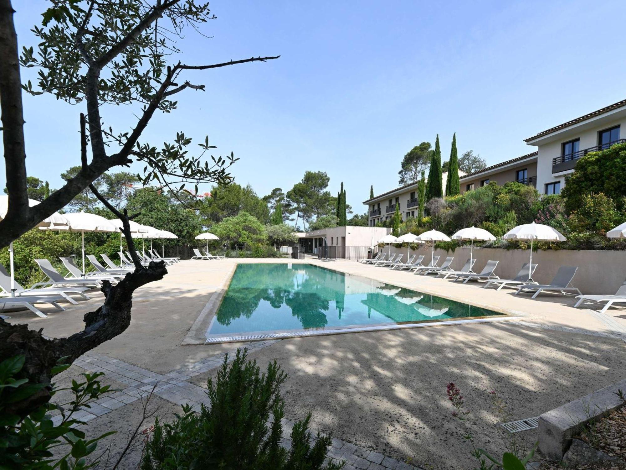 Mercure Brignoles Golf De Barbaroux & Spa Exterior foto