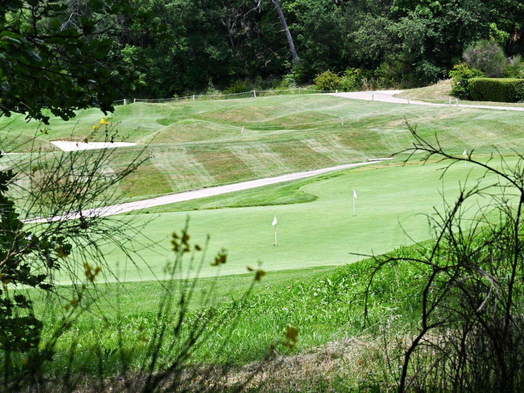 Mercure Brignoles Golf De Barbaroux & Spa Exterior foto